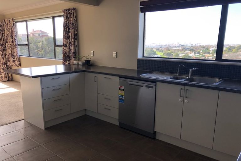 Photo of property in 66a Hinewa Road, Otumoetai, Tauranga, 3110