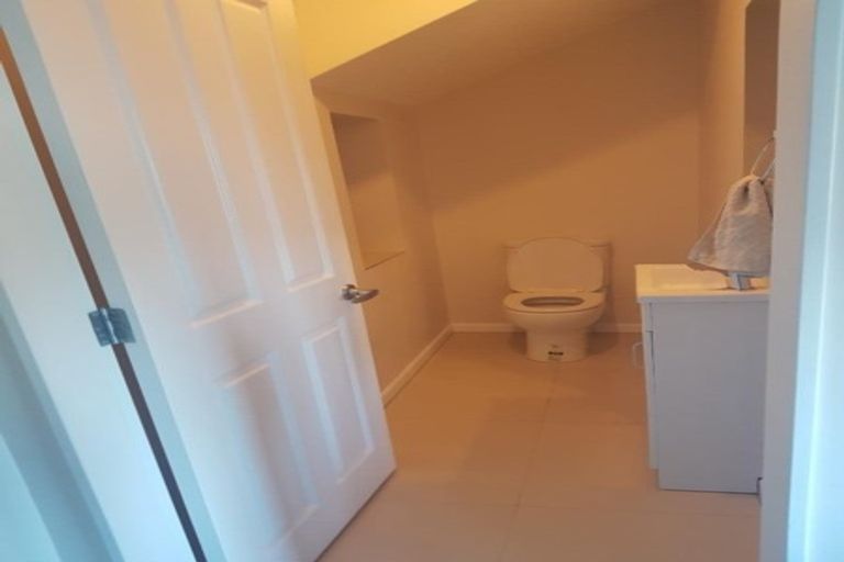 Photo of property in 28 Cosgrove Rise, Riverstone Terraces, Upper Hutt, 5018