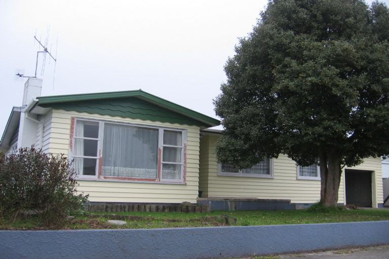 Photo of property in 12 Leslie Avenue, Cloverlea, Palmerston North, 4412