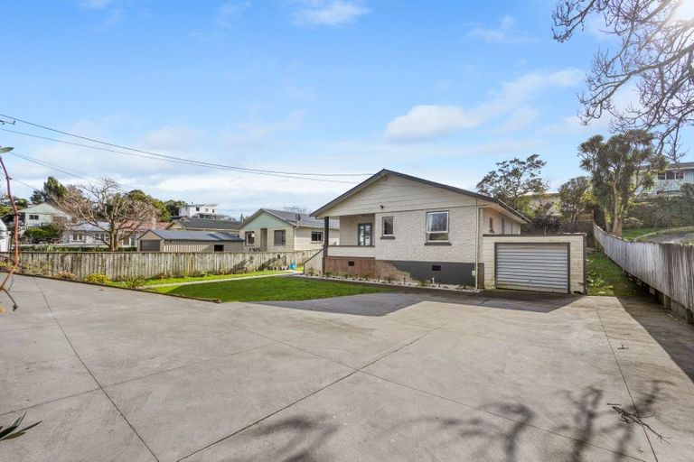 Photo of property in 6 Downe Street, New Plymouth, 4310
