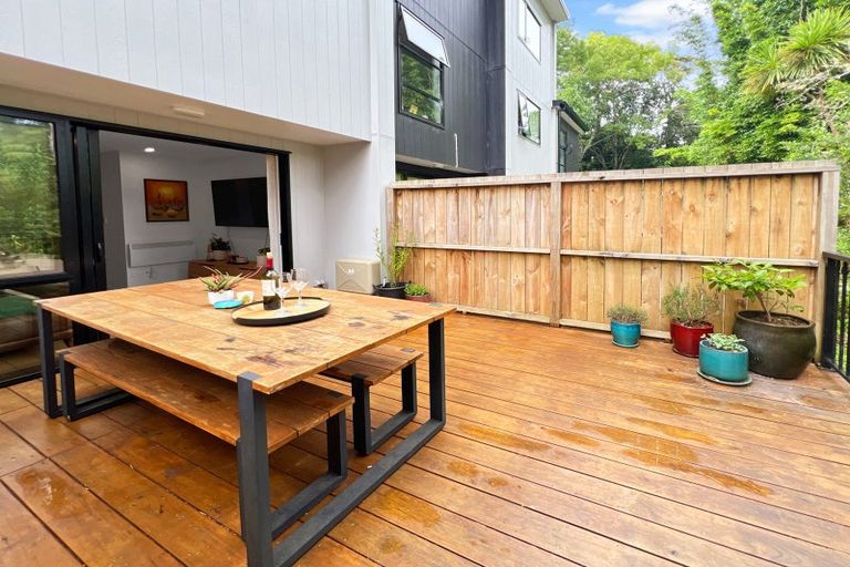 Photo of property in 31 Tokai Place, Glen Eden, 0602