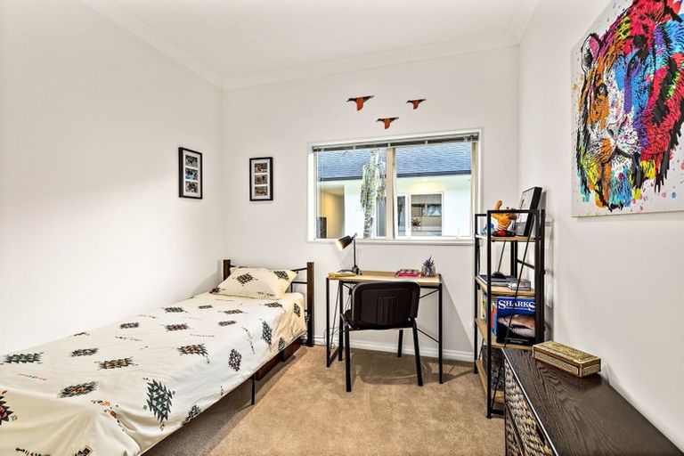 Photo of property in 7 Hobbs Road, Matakatia, Whangaparaoa, 0930