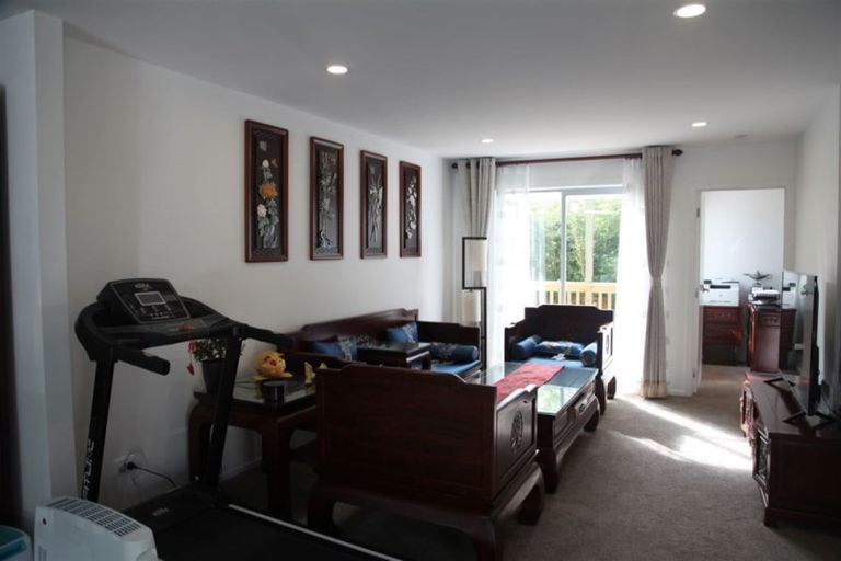 Photo of property in 3 Julia Place, Totara Vale, Auckland, 0629