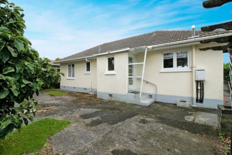 Photo of property in 34 Tarahua Road, Vogeltown, New Plymouth, 4310