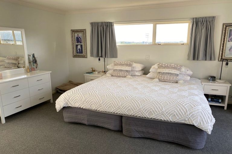 Photo of property in 72a Summerhill Drive, Fitzherbert, Palmerston North, 4410