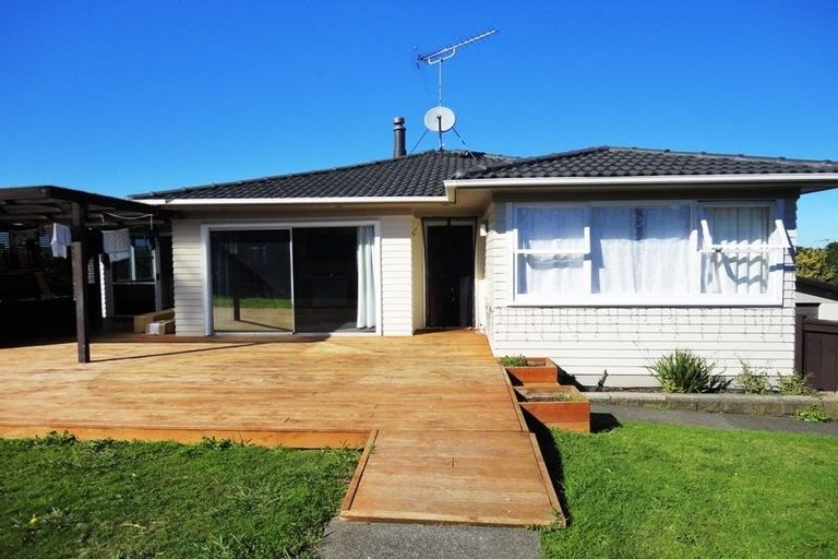 Photo of property in 27 Mcquarrie Avenue, Wattle Downs, Auckland, 2103