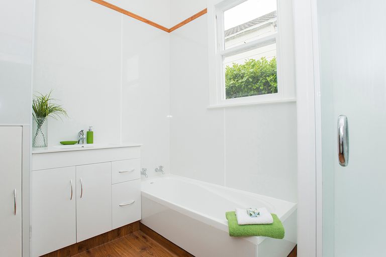 Photo of property in 100 Ormond Road, Whataupoko, Gisborne, 4010