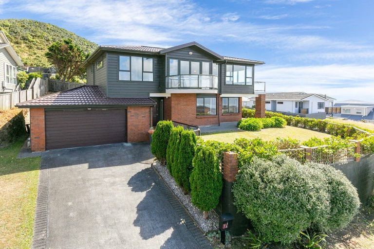 Photo of property in 2 Sirsi Terrace, Broadmeadows, Wellington, 6035