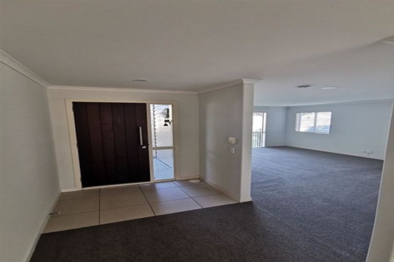 Photo of property in 100 Stancombe Road, Flat Bush, Auckland, 2016
