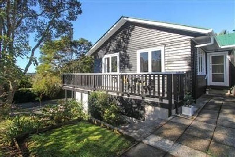 Photo of property in 32 Shetland Street, Glen Eden, Auckland, 0602