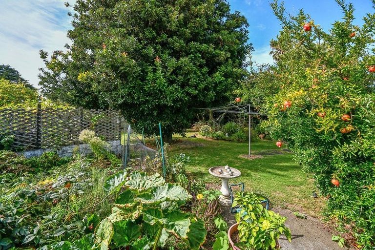 Photo of property in 19 Blanes Road, Weymouth, Auckland, 2103