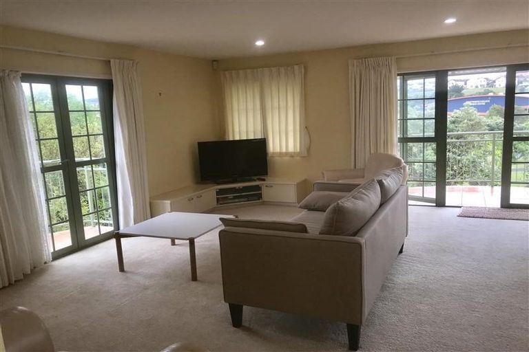 Photo of property in 28 Parkwood Crescent, Gulf Harbour, Whangaparaoa, 0930