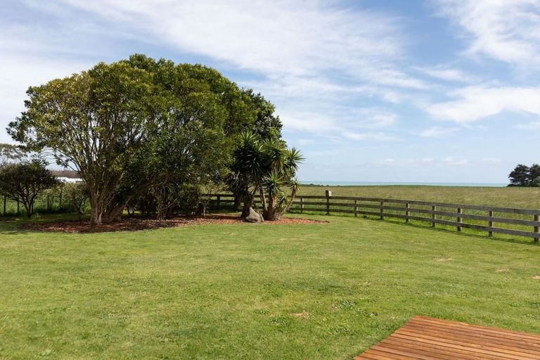 Photo of property in 787 Main North Road, Motunui, Waitara, 4383