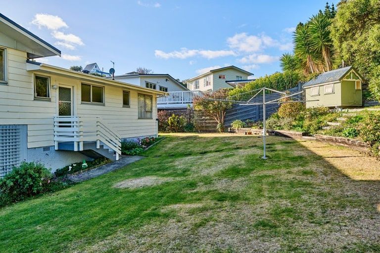 Photo of property in 54 Gloaming Hill, Titahi Bay, Porirua, 5022