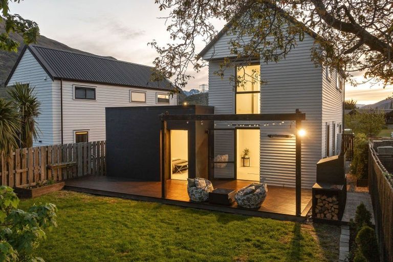 Photo of property in 37 Red Cottage Drive, Lake Hayes, Queenstown, 9304