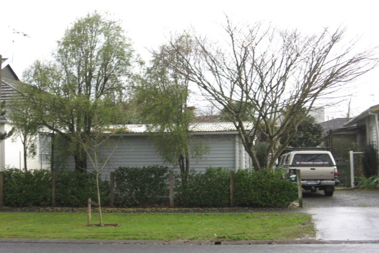 Photo of property in 2 Saint Winifreds Avenue, Hamilton East, Hamilton, 3216