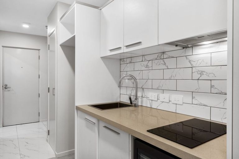 Photo of property in Alpha Apartments, 602/17 Vogel Lane, Auckland Central, Auckland, 1010