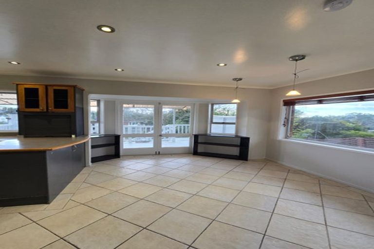 Photo of property in 18 Long Street, Torbay, Auckland, 0630