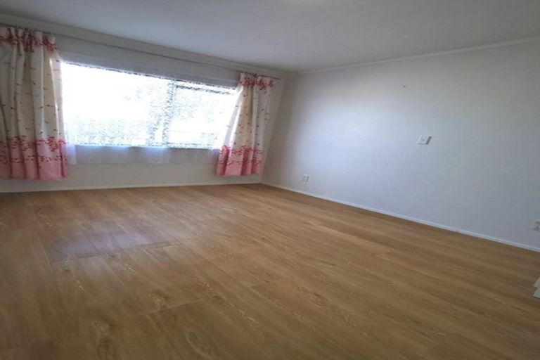 Photo of property in 252 Triangle Road, Massey, Auckland, 0614