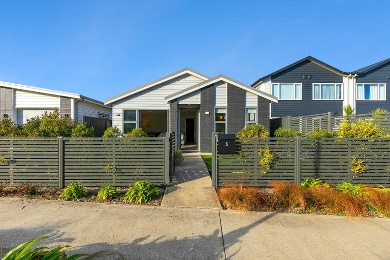 Photo of property in 5 Taiko Place, Kenepuru, Porirua, 5022