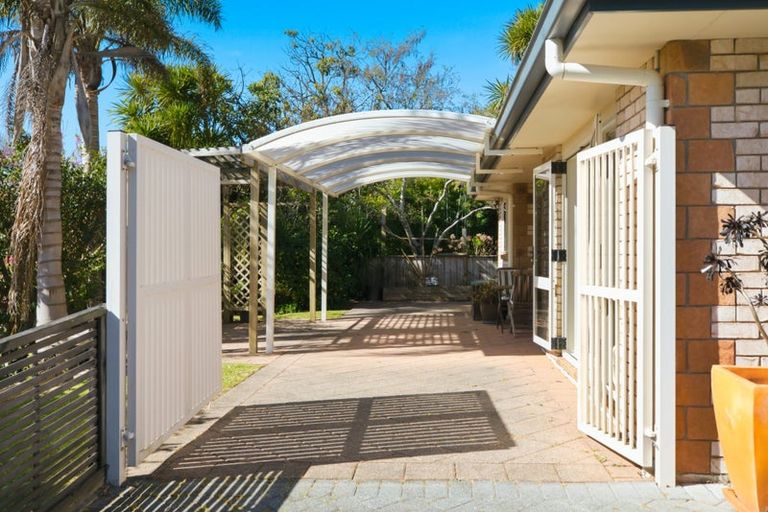 Photo of property in 18 Bateleur Close, Welcome Bay, Tauranga, 3112