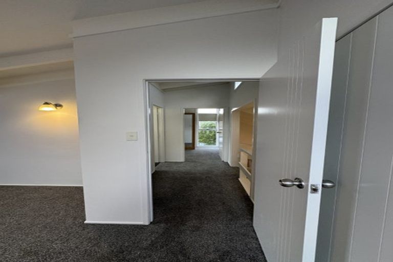 Photo of property in 1/3 Miraka Place, Birkenhead, Auckland, 0626