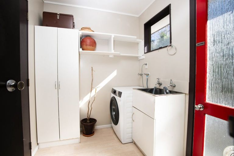 Photo of property in 6b Spencer Place, Merrilands, New Plymouth, 4312