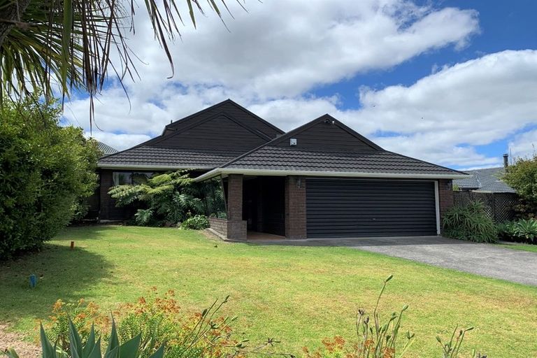 Photo of property in 20 Tatyana Place, Massey, Auckland, 0614