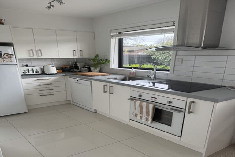 Photo of property in 2/68 Browns Road, St Albans, Christchurch, 8014