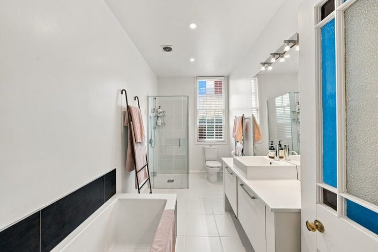 Photo of property in 33 Hawkesbury Avenue, St Albans, Christchurch, 8014
