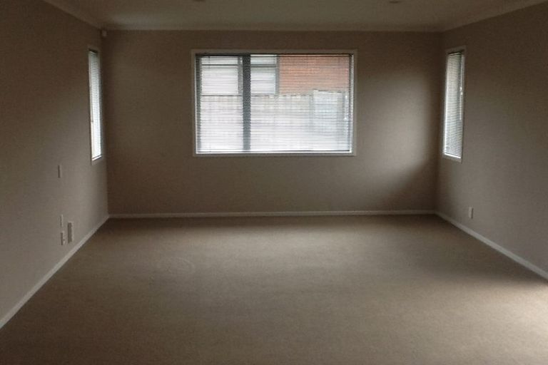 Photo of property in 487 Te Irirangi Drive, Flat Bush, Auckland, 2013