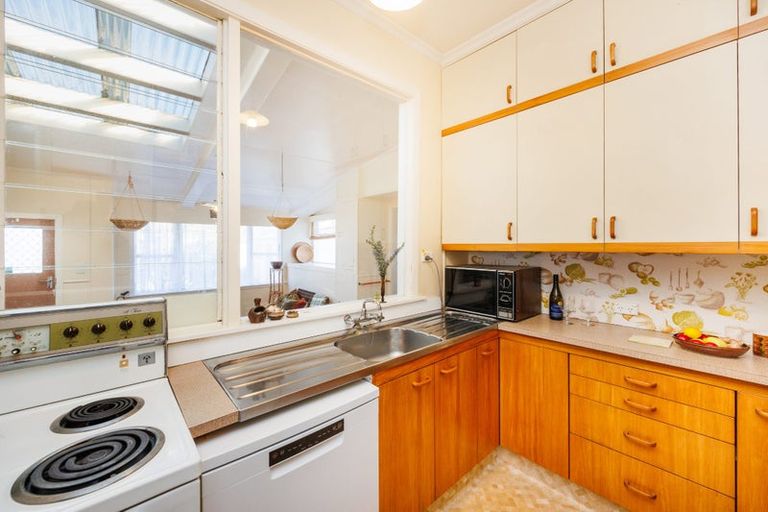 Photo of property in 18 Milverton Avenue, Hokowhitu, Palmerston North, 4410