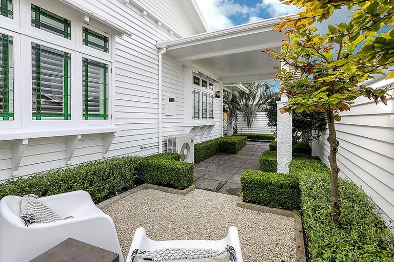 Photo of property in 22 Henui Street, Strandon, New Plymouth, 4312