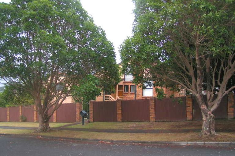 Photo of property in 1 Newport Place, Forrest Hill, Auckland, 0620