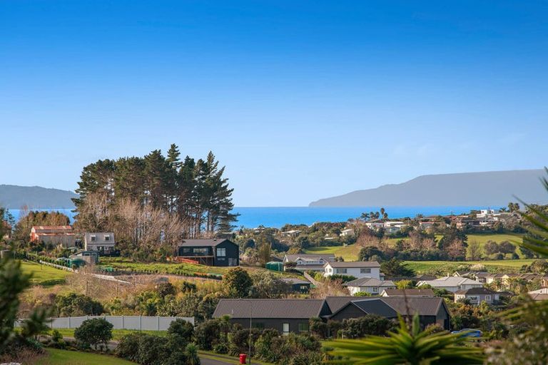 Photo of property in 51 Balboa Drive, Matakatia, Whangaparaoa, 0930
