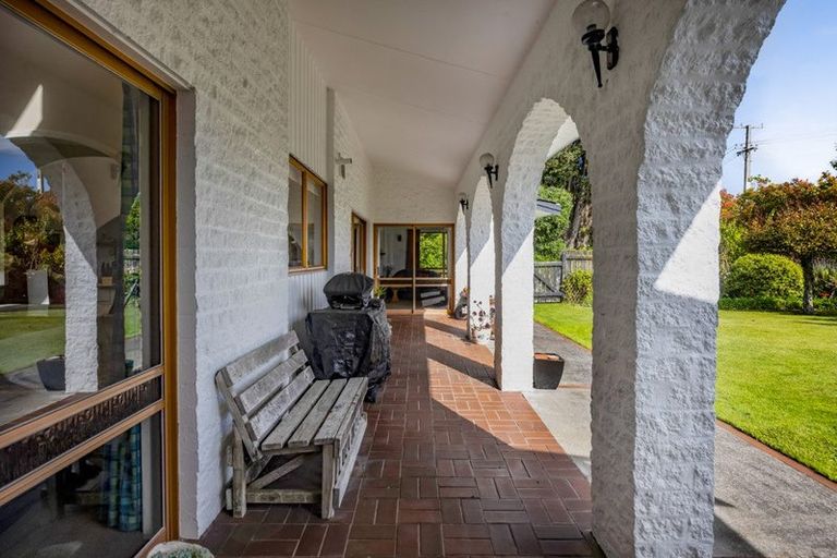 Photo of property in 116 Weraroa Road, Waverley, 4510