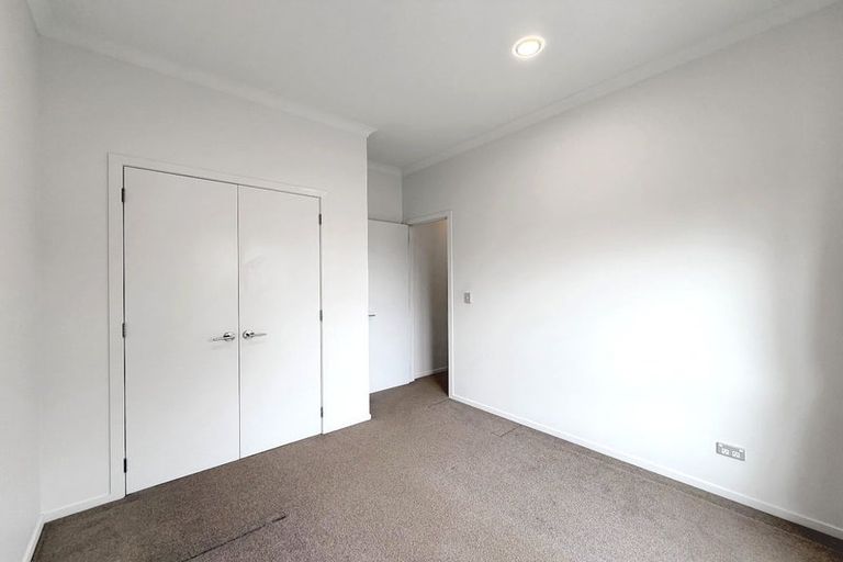 Photo of property in 1 Iwinuku Crescent, Wattle Downs, Auckland, 2103