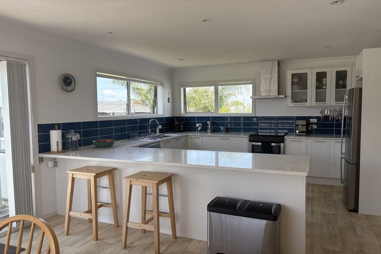 Photo of property in 1/953 Beach Road, Torbay, Auckland, 0630
