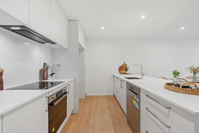 Photo of property in 6 Akoranga Place, Hornby, 8042