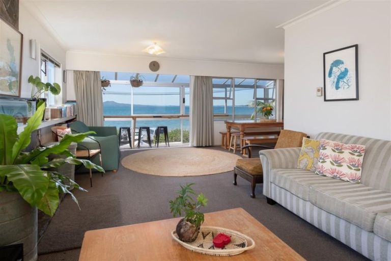 Photo of property in 32 Manly Esplanade, Browns Bay, Auckland, 0630