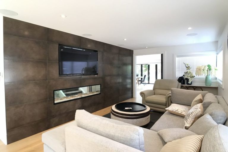 Photo of property in 2/92 Churchill Road, Murrays Bay, Auckland, 0630