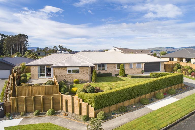 Photo of property in 28 Galea Grove, Kelvin Grove, Palmerston North, 4414