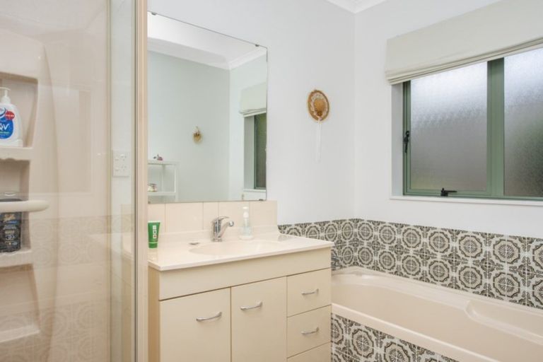 Photo of property in 2 Highgrove Drive, Grandview Heights, Hamilton, 3200