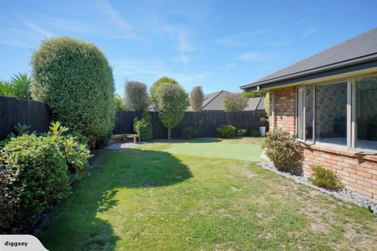 Photo of property in 10 Tawa Place, Parklands, Christchurch, 8083