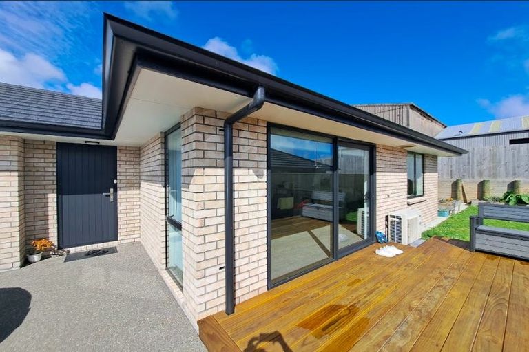 Photo of property in 10 Rehua Place, Waiwhakaiho, New Plymouth, 4312