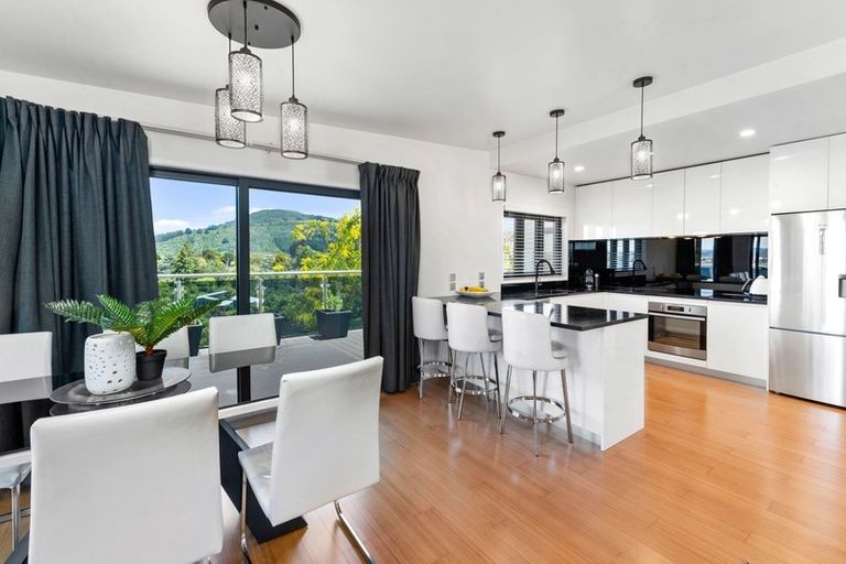 Photo of property in 2b Pah Road, Kawaha Point, Rotorua, 3010