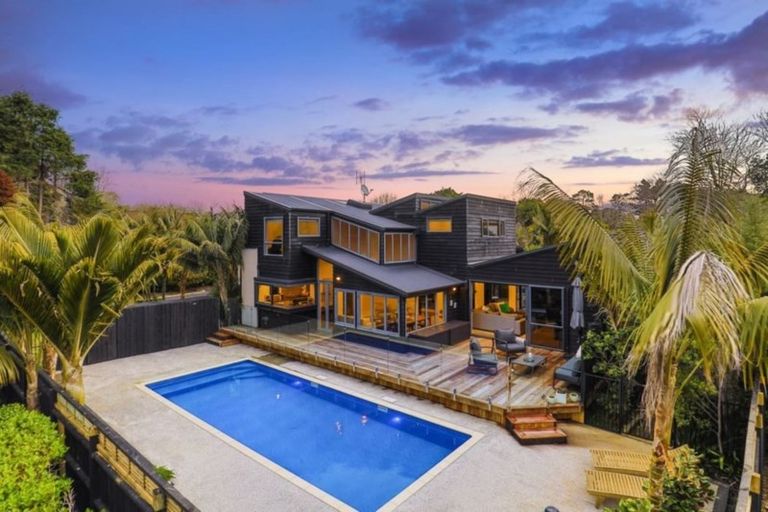 Photo of property in 6 Birchwood Grove, Greenhithe, Auckland, 0632