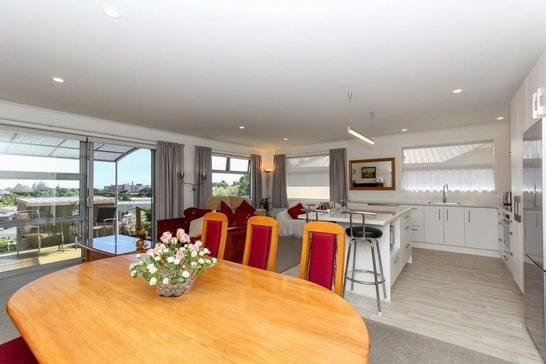 Photo of property in 180 Tukapa Street, Westown, New Plymouth, 4310