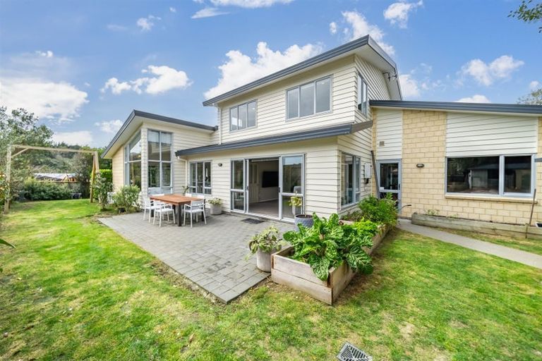 Photo of property in 31 Te Puia Drive, Aotea, Porirua, 5024