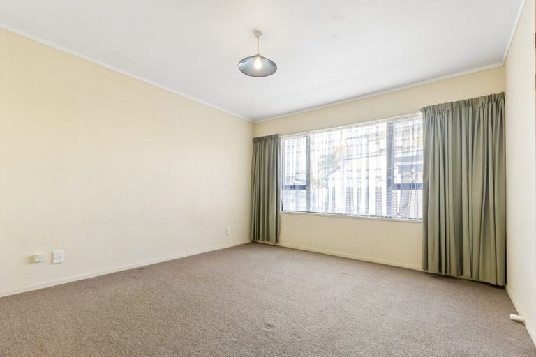 Photo of property in 1/12 Bungalore Place, Half Moon Bay, Auckland, 2012